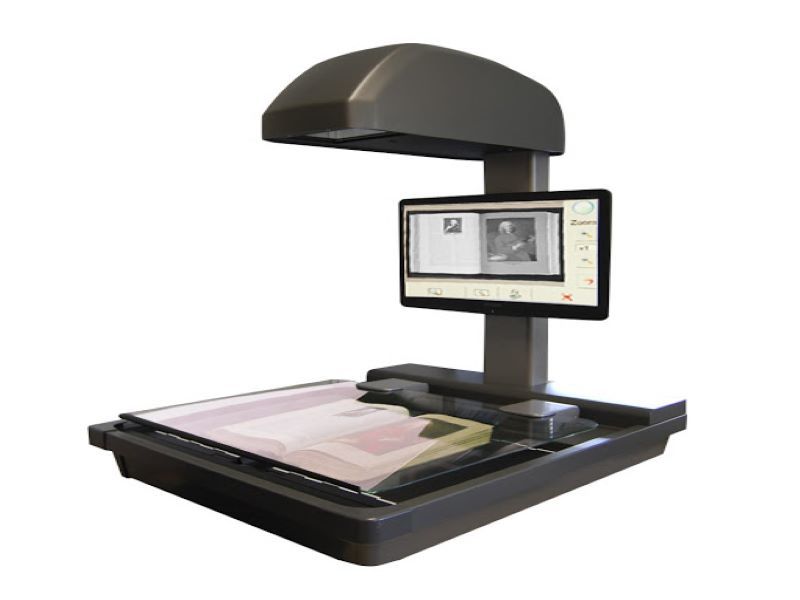 Scanner Planetário - O scanner Copibook Onix A2 (produzido pela i2S) usado para digitalização pode digitalizar volumes e documentos até o formato A2, cabeça fixa, digitalização de manuscritos e volumes constituídos por um grande número de páginas. O padrão de qualidade, até uma resolução interpolada de 600 × 600 dpi no formato A2, garante um desempenho de alto nível. LOCALIZAÇÃO: LADOC